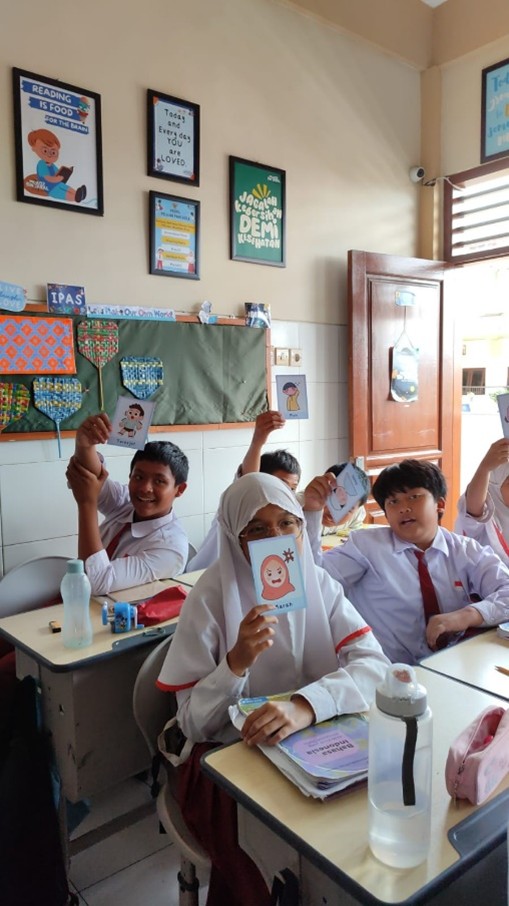 Belajar Berempati Melalui Permainan Kartu Emoji