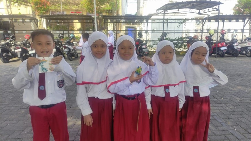 Belajar Seru di Kelas 2D: Mengeksplorasi Warna Primer dengan Kreativitas Tanpa Batas